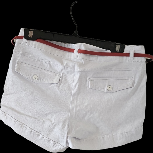 NWT BeBop white shorts with belt, size 11 - Picture 2 of 5